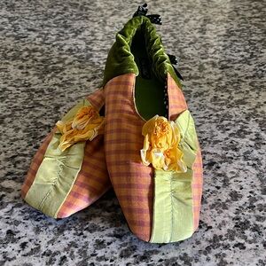 Mc catalog slippers sz 9 velvet tafeta